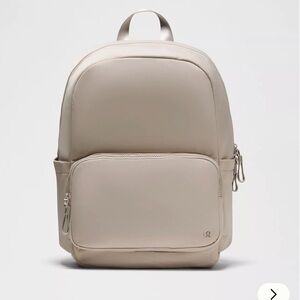 NWT Lululemon Everywhere Backpack 22L in Warm Ash Grey/Sheer Oak